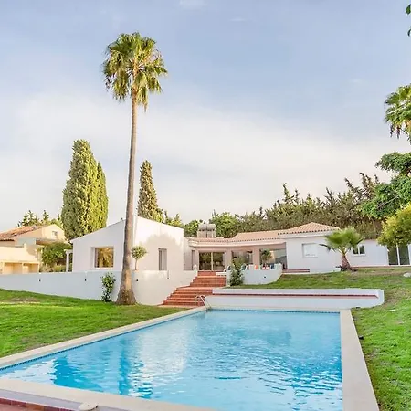 Villa Stunning With Mountain Views - Los Campitos Estepona
